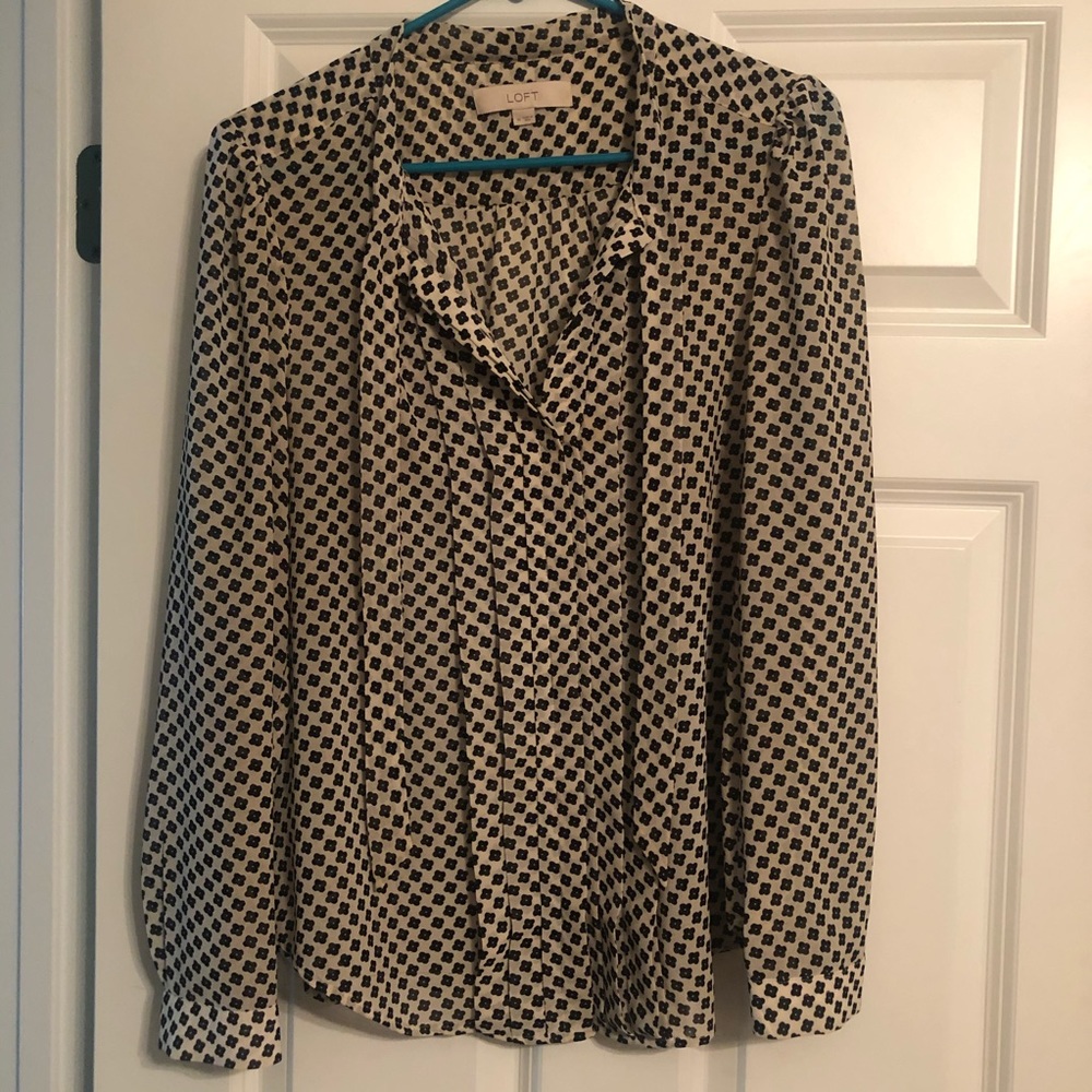 Black & white print top with neck tie